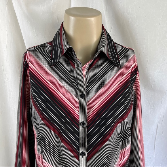 🚫SOLD🚫 Apt. 9 Red Black White Chevron Stripes Button Down - Picture 6 of 16
